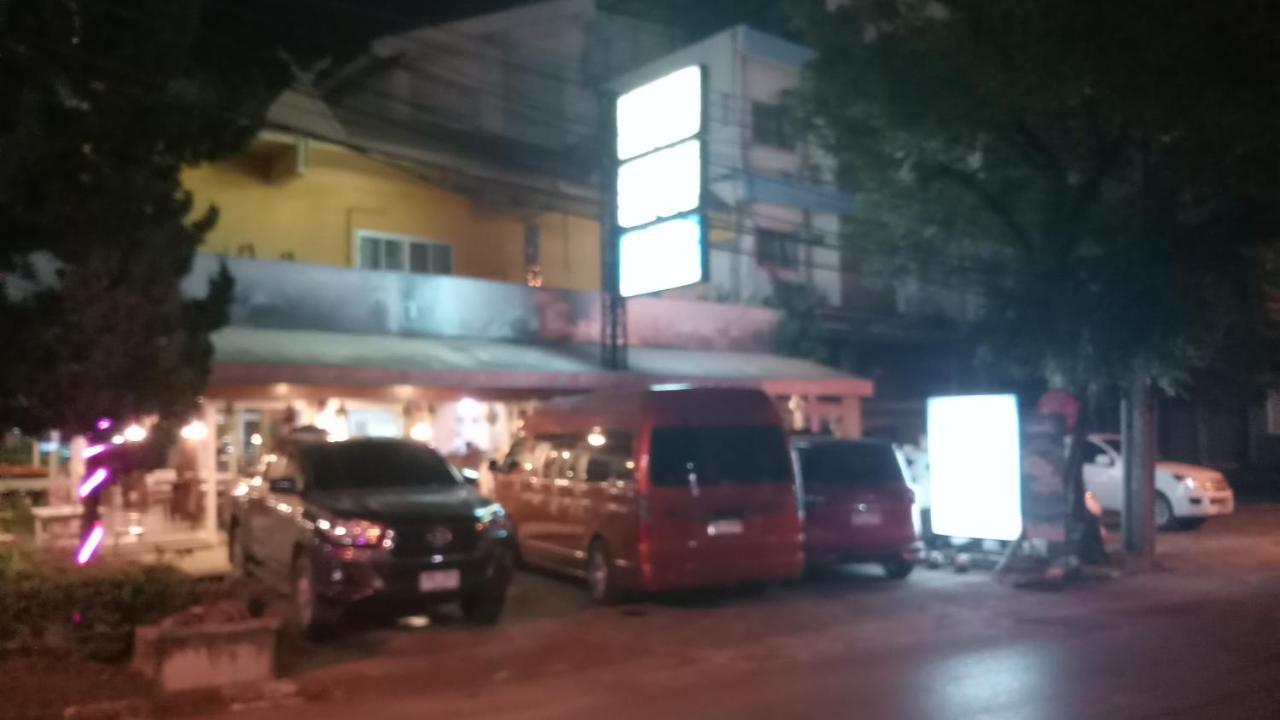 Fun-D Hostel Chiang Rai Buitenkant foto